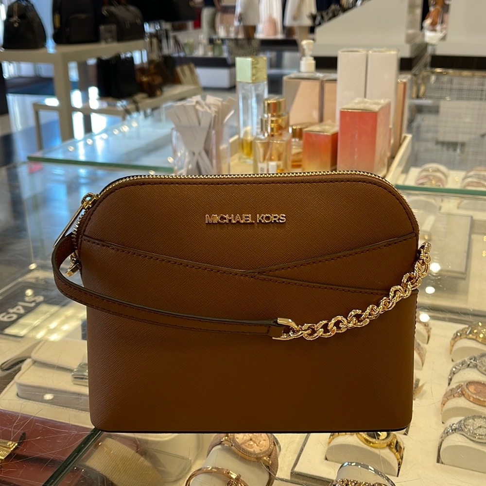 MICHAEL KORS
Jet Set Travel Medium Dome Crossbody Bag
Luggage 
NWT - Picture 2 of 16